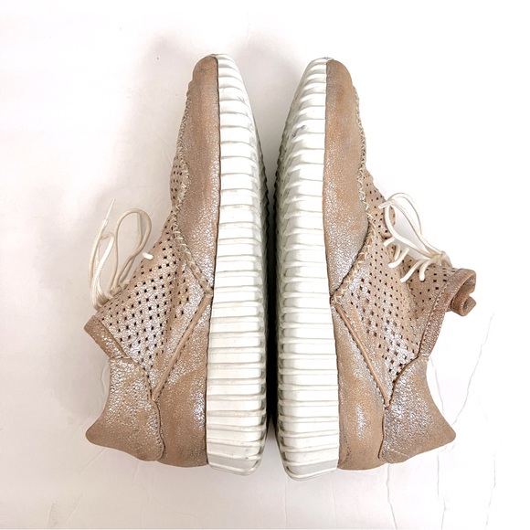 DIBA True Poker Hand Sneakers Metallic Rose Gold Perforated Leather 9 - Picture 4 of 12